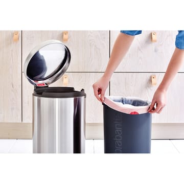 New Icon pedalhink 20 liter - Matt steel fingerprint proof - Brabantia