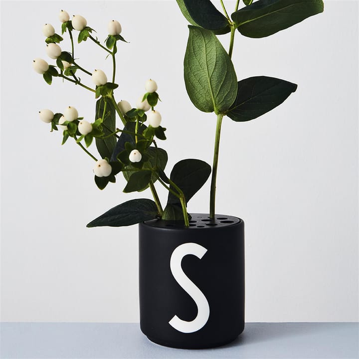 Design Letters kopp svart, H Design Letters