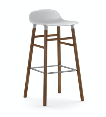 Normann Copenhagen Form barstol valnötsben 75 cm Vit