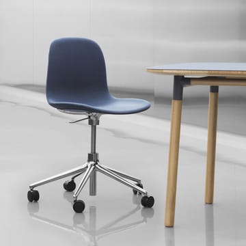 Form chair swivel 5W kontorsstol - svart, svart aluminium, hjul - Normann Copenhagen