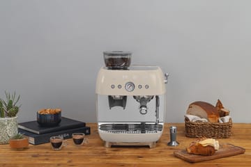 Smeg 50's Style espressomaskin med kaffekvarn - Créme vit - Smeg