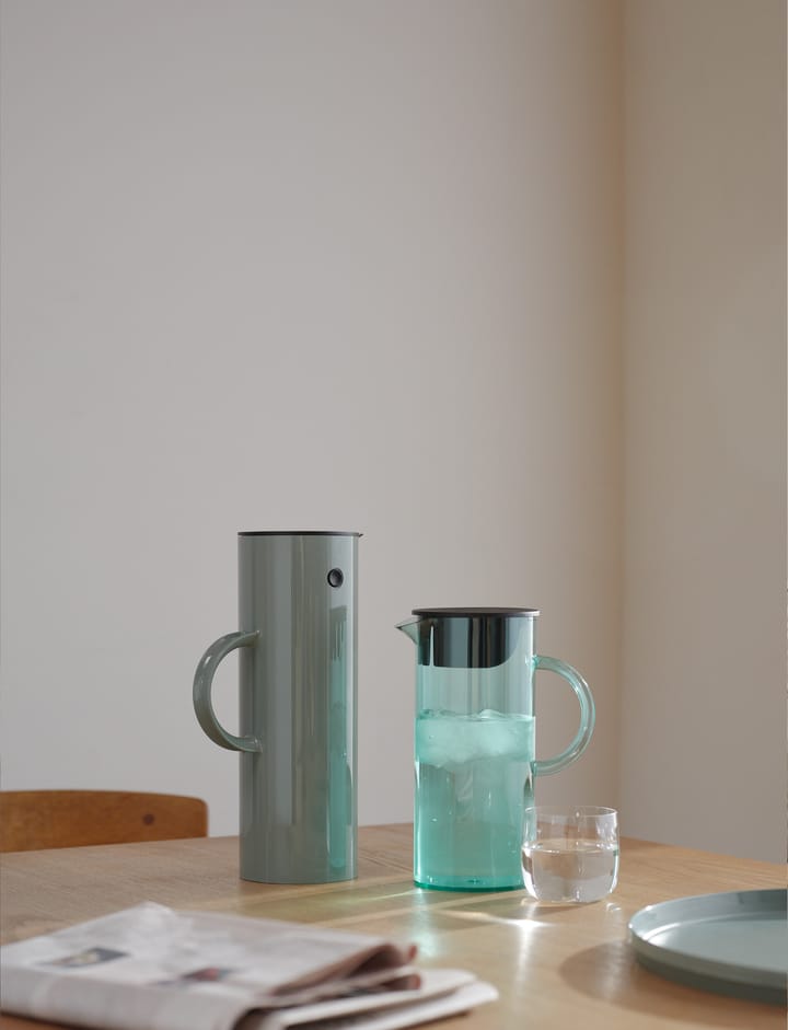 EM77 kanna med lock 1,5 L, Dusty green Stelton