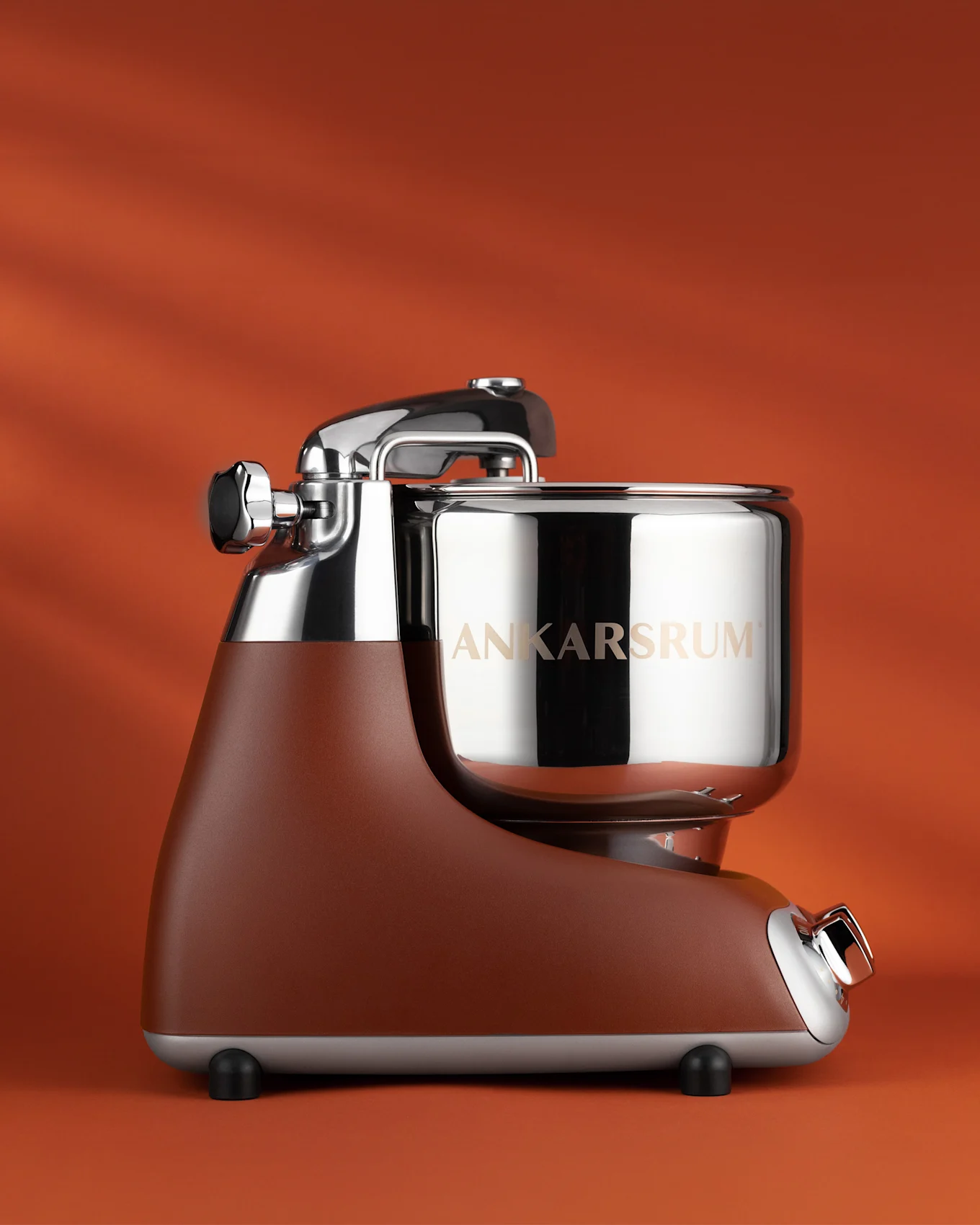 En röd köksassistent från Ankarsrum