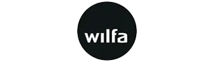Wilfa-logotyp, vit text på en svart cirkel.